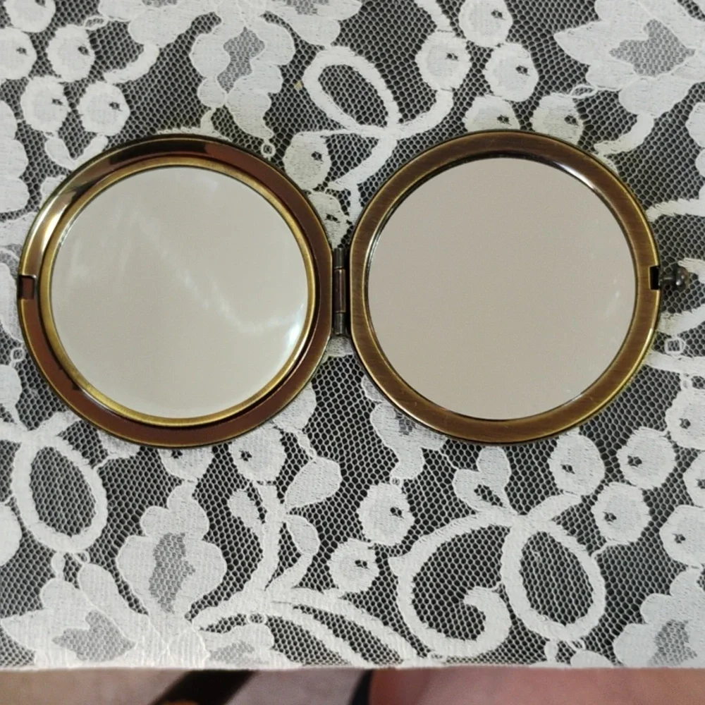 Vintage Cut-Out Compact Mirror